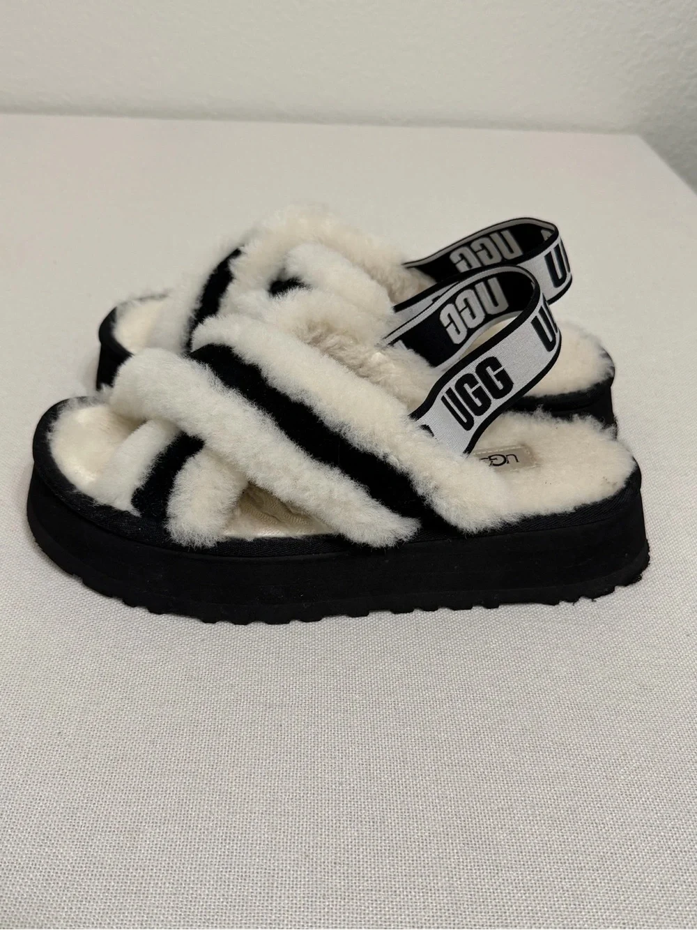 UGG Womens Disco Cross Fuzzy Platform Slide Sandal 10